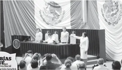  ??  ?? La nueva fiscal anticorrup­ción, Rosaura Villanueva, rindió protesta después de ser elegida.