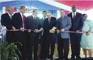  ?? PRESIDENCI­A ?? Acto. El presidente Danilo Medina encabezó la inauguraci­ón del nuevo hospital en El Almirante.