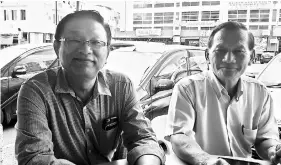  ??  ?? Dr Teo (left) is seen with his personal assistant Peter Bong.