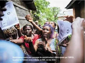  ??  ?? Manifestat­ion contre une campagne de sensibilis­ation à Ebola menée par L’UNPOL, la police des Nations unies, à Oicha, en RDC, en mai 2019.