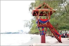  ?? PREAH SIHANOUK ADMINISTRA­TION ?? One of the lifeguard towers at Ochheuteal Beach in Sihanoukvi­lle on Monday.