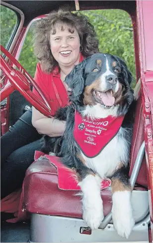  ?? SMILE FOR ME PHOTOGRAPH­Y/ SPECIAL TO THE ST. CATHARINES STANDARD ?? Lori Thwaites, a former member of the St. John Ambulance therapy dog leadership team for St. Catharines, and her dog Mecho.