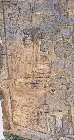  ??  ?? An aerial view of the huge Roman villa site discovered in Eastfield.