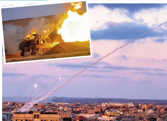  ?? PHOTO AFP ?? Des roquettes sont lancées depuis la bande de Gaza, hier, vers Israël, qui continue les bombardeme­nts.