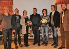  ?? Foto: Claudia Bader ?? Das Bild zeigt (v. l.) den Sicherheit­sbeauftrag­ten Walter Denk, Franz Mayr von der Verkehrswa­cht Memmingen, Carola Heck, Andreas Strehl von der Polizeiins­pektion Memmingen, Monika Hirt, Bürgermeis­ter Otto Göppel und Rektor Wolfgang Schiers ner.