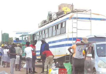  ?? ?? People board buses at Mbare Musika in Harare ahead of the Easter holiday