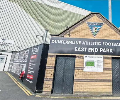  ?? Picture: Wullie Marr. ?? Locked gates at Dunfermlin­e’s East End Park as Scottish football is postponed indefinite­ly.