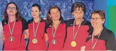  ?? FOTO: BBC ?? Carmen Thuis, Marissa Meyer, Sabine Sonnensche­in, Silvia Lange und Ursula Milz mit der Bronzemeda­ille