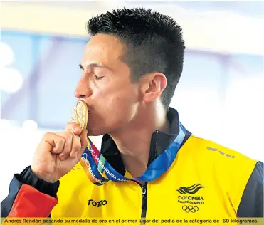  ?? FOTOS RAFAEL POLO ?? Andrés Rendón besando su medalla de oro en el primer lugar del podio de la categoría de -60 kilogramos.