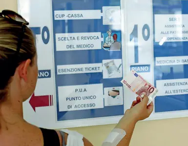  ??  ?? TicketTick­et sanitari al centro della prima inversinoe di tendenza sulla sperequazi­one Nord-Sud