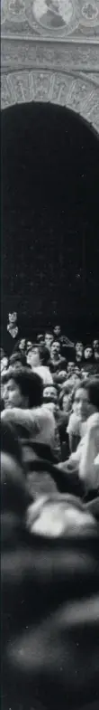  ??  ?? MUJERES en un acto en la Universida­d de Barcelona durante el tardofranq­uismo.