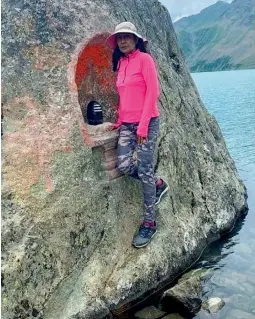  ?? ?? Singh with a shivlinga during her trek