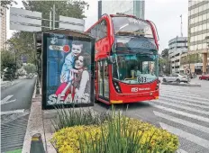  ??  ?? El Sistema Metrobús prevé que para inicios de mayo sean retirados en su totalidad 115 parabuses, aunque pide que 58 se mantengan en su sitio.