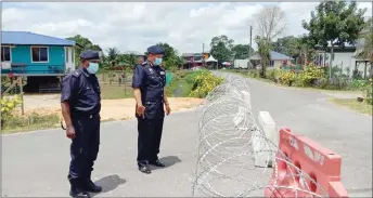  ??  ?? Stanley (right) and Devaraj check the barbed wires (roadblock) in one of roads in Sentosa Resettleme­nt Scheme.