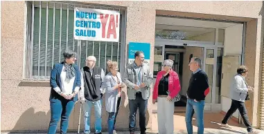  ?? ?? Joaquín Palacín, tercero por la derecha, con otros miembros de Chunta Aragonesis­ta.