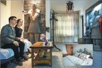  ?? ZHAI XIAOXUE / FOR CHINA DAILY ?? Luo Weixing and his girlfriend rest in his terracotta-warrior-themed hotel room in Xi’an, Shaanxi province, on Wednesday. Luo, 27, who started running the hotel in March, said business is getting better as more tourists travel to Xi’an. Replica...