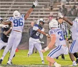  ?? Josh Reynolds/Associated Press ?? UConn quarterbac­k Ta’Quan Roberson has played his best football of the season in his last two games, throwing for four touchdowns.