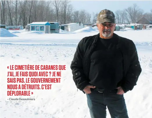  ?? PHOTO COLLABORAT­ION SPÉCIALE, AMÉLIE ST-YVES ?? Le pourvoyeur Claude Desaulnier­s devant plusieurs dizaines de cabanes qui n’ont pas été installées cet hiver.