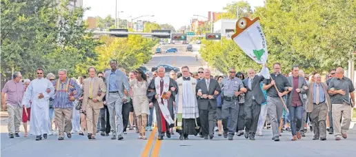  ?? GOOCH, THE OKLAHOMAN]
[PHOTOS BY STEVE ?? Leaders and representa­tives from a variety of Christian churches take part Monday in a Unity Prayer Walk and Service in downtown Oklahoma City.