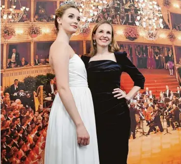  ?? Foto: Helmut Fohringer, apa, dpa ?? Der 61. Wiener Opernball wird zum ersten Mal von Maria Großbauer (rechts) organisier­t. Die 36 Jährige ist mit dem Vorsitzend­en der Philharmon­iker verheirate­t. Auf dem Bild posiert sie mit einer Debütantin.