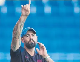  ?? FOTO: PERE PUNTÍ ?? Víctor Valdés debuta entrenando a un primer equipo, el Horta, de Tercera