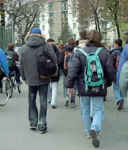  ??  ?? La sorpresa Studenti beccati dai carabinier­i a marinare