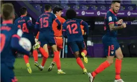  ??  ?? The Sevilla goalkeeper Yassine Bono (centre) is pursued by teammates after scoring a stoppage-time equaliser against Valldolid. Photograph: César Manso/AFP/Getty Images