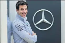  ??  ?? AGRADECIDO. Wolff reconoce el gran trabajo de Rosberg en Mercedes.