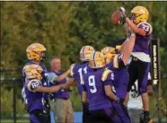  ?? RANDY MEYERS — THE MORNING JOURNAL ?? Nick Perusek of Avon celebrates a touchdown against Akron Buchtel with his teammates on Aug. 23. Perusek notched two touchdowns on the evening.