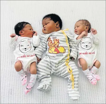  ?? Pictures: WERNER HILLS ?? BIG BOY: Endinako Manana (5.58kg) is the biggest baby yet born at Life Mercantile Hospital in Port Elizabeth. With him are twins Kylie (2.45kg), left, and Kiana Smith (2.6kg), who were born on the same day