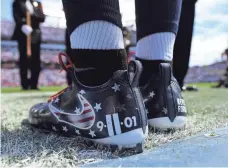  ?? CHRISTOPHE­R HANEWINCKE­L, USA TODAY SPORTS ?? Avery Williamson’s 9/11 cleats likely will draw an NFL fine.