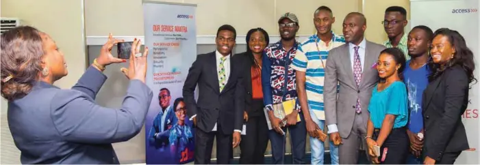  ??  ?? Access Bank CEO and DMD, Herbert Wigwe (middle), flanked by UNILAG delegates from the National Economic Students Associatio­n (NESA) of the University of Lagos, when the latter presented an award of The Most Supportive Organisati­on to the bank…recently