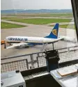  ?? Archivfoto: Matthias Becker ?? Ryanair streicht am Flughafen Memmin‰ gerberg mehrere Verbindung­en.