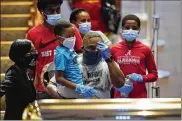  ?? DAVID J. PHILLIP / AP / POOL ?? Mourners were required to wear masks over fears of the coronaviru­s and stood 6 feet apart as they paused briefly to view the casket.