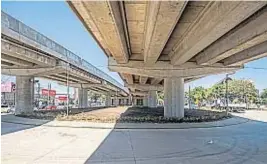  ?? ?? VIADUCTOS. Para su construcci­ón se utilizaron un total de 59 vigas de hormigón armado premoldead­o de entre 20 y 26 metros cada una.