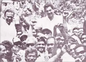  ?? Picture: FT FILE ?? Striking Fiji Sugar Corporatio­n workers carry Fiji General Workers Union secretary Felix Anthony (right) and Union Lautoka branch president Peter Prakash.