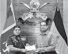  ??  ?? CEAT Kelani Managing Director Ravi Dadlani and General Shavendra Silva at the presentati­on of the company’s donation towards the constructi­on of the new Army Hospital in Kandy