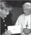  ??  ?? Con Merkel. Una relación tensa que se suavizó durante esta visita, la tercera del Papa a Alemania.