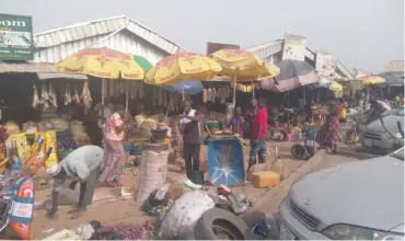  ??  ?? An informal section of Garki Model market, Abuja