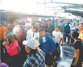  ?? LEYDA ESTRADA ?? El percance ocurrió después de las 06:00 en la estación Exposición.