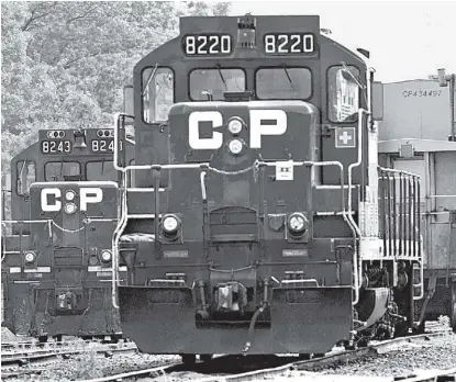  ?? AP ?? Trenes de la firma canadiense estacionad­os en unas vías de Toronto.