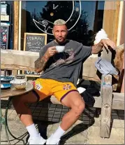  ?? ?? CHILLED: Quade Cooper relaxes on the Gold Coast