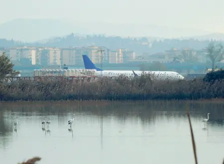  ??  ?? L’attuale pista di Peretola, vista dalla prospettiv­a dell’Oasi di Focognano, che verrà spostata a Lastra a Signa