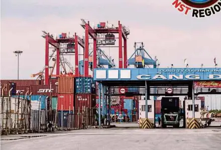  ?? BLOOMBERG PIC ?? Gantry cranes seen at Dinh Vu port in Hai Phong, Vietnam.