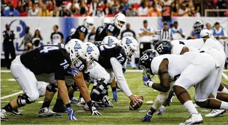  ?? CONTRIBUTE­D BY JASON GETZ 2016 ?? Georgia State offensive lineman Gabe Mobley (72) prepares to hike the ball in a 2016 game against Georgia Southern at the Georgia Dome. Now in law school at GSU, Mobley has earned the nickname “Matlock” after Andy Griffith’s famed TV lawyer.