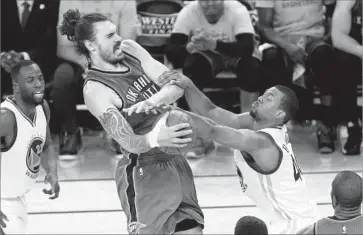  ?? John G. Mabanglo European Pressphoto Agency ?? WARRIORS FORWARD Harrison Barnes interrupts a drive to the basket by Thunder center Steven Adams.