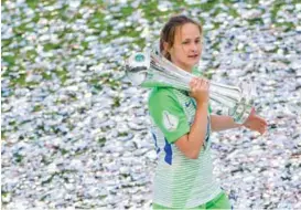  ?? FOTO: ROLF VENNENBERN­D, DPA/NTB SCANPIX ?? 19. mai ble Caroline Graham Hansen og Wolfsburg cupmestere i Tyskland. Oslo-jenta avgjorde cupfinalen mot Bayern München i Köln.