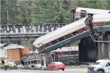  ??  ?? The scene where an Amtrak passenger train derailed on a bridge over interstate highway I-5 in DuPont, Washington, US. — Reuters photo