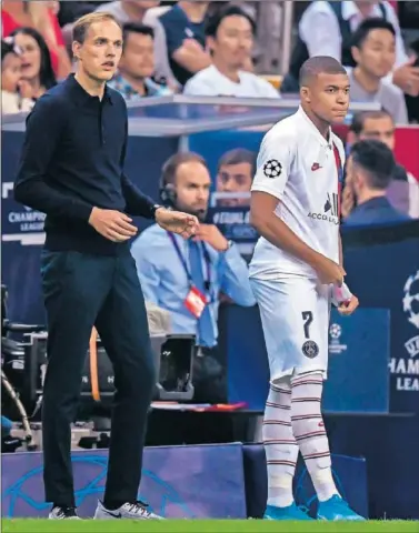  ??  ?? Mbappé, junto a Tuchel, en un partido del PSG en la Ligue1 de esta campaña.