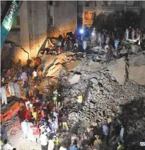  ?? Photos: Xinhua ?? Rescuers work at the site where a building collapsed in Karachi, southern Pakistan, on June 7, 2020. Several people were injured after the multi-storey residentia­l building collapsed, local media reported. According to the reports, several others were trapped under the building’s rubble.